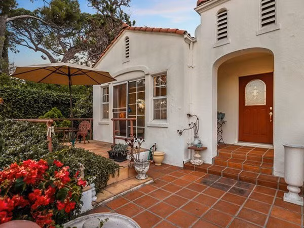 ngoi nha xay ra vu giet nguoi rung ron, gia "cat co" van duoi khong het khach - 8