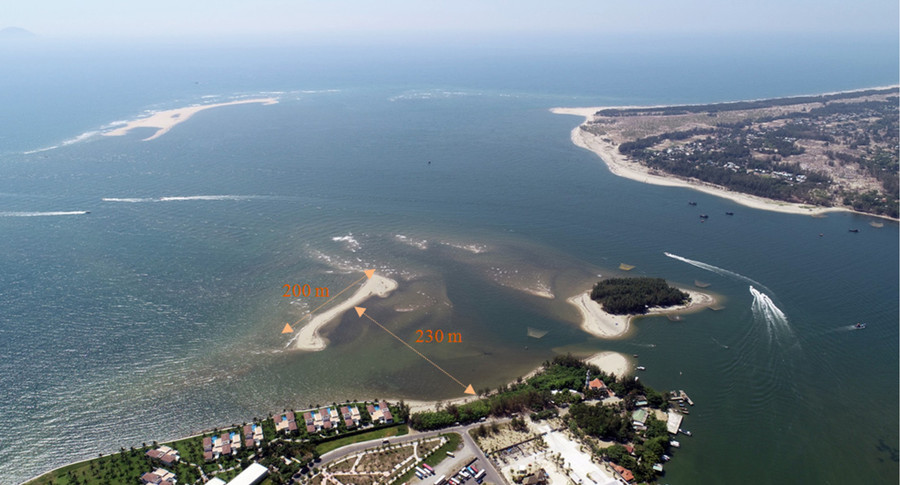 Thêm một cồn cát mới xuất hiện tại biển Cửa Đại, cách bờ 230 m. Ảnh: Tổng cục Phòng chống thiên tai cung cấp