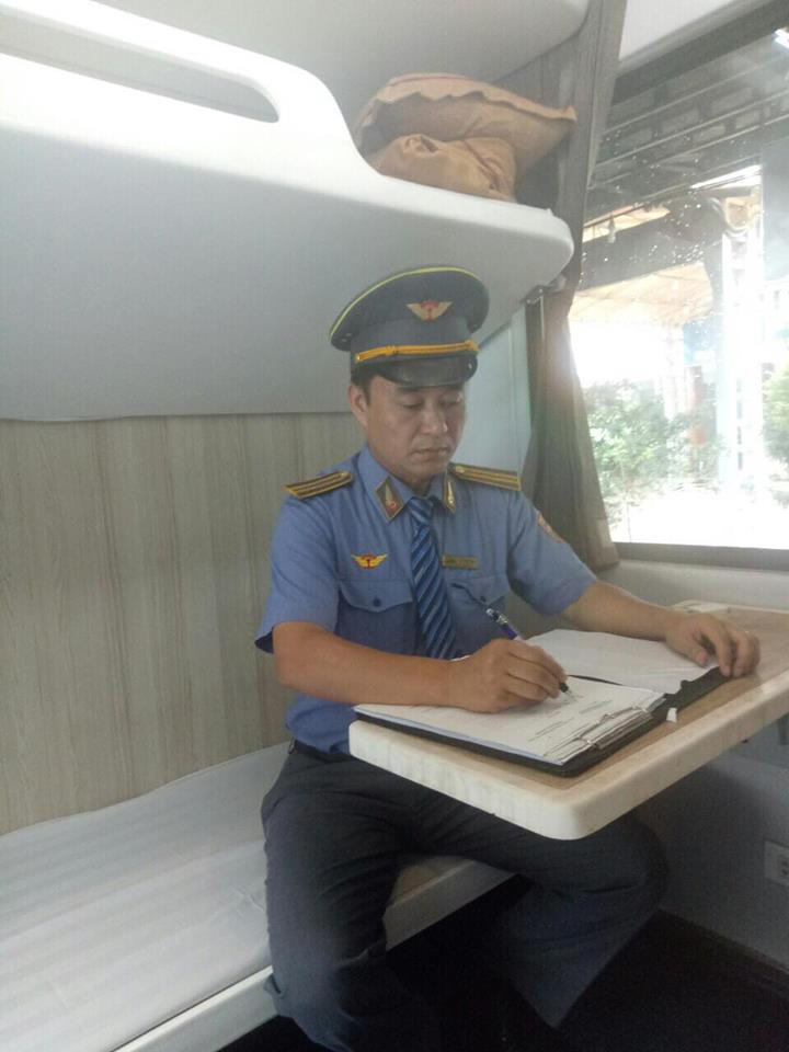 Bọc tiền lớn trong ba lô nữ hành khách bỏ quên trên tàu