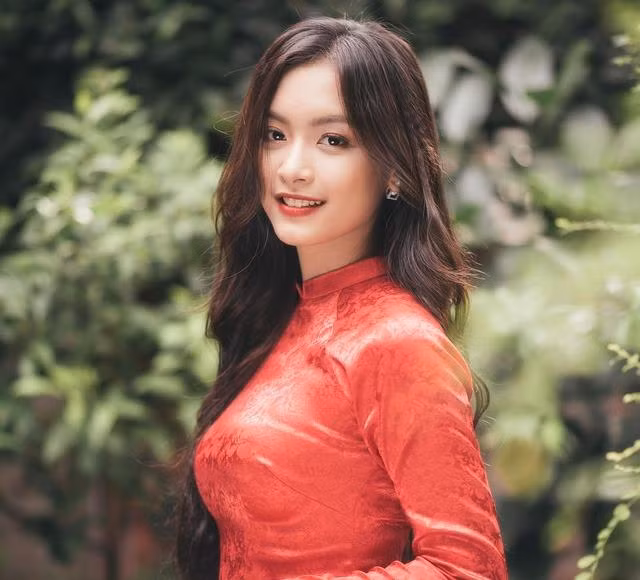 Nữ sinh Việt tại Pháp đẹp “không góc chết“