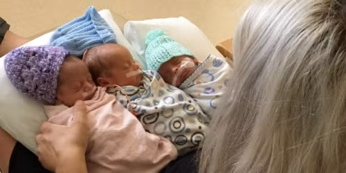 Danielle bên ba con Karlee, Jack và Liam. Danielle bên ba con Karlee, Jack và Liam. Ảnh: HP.