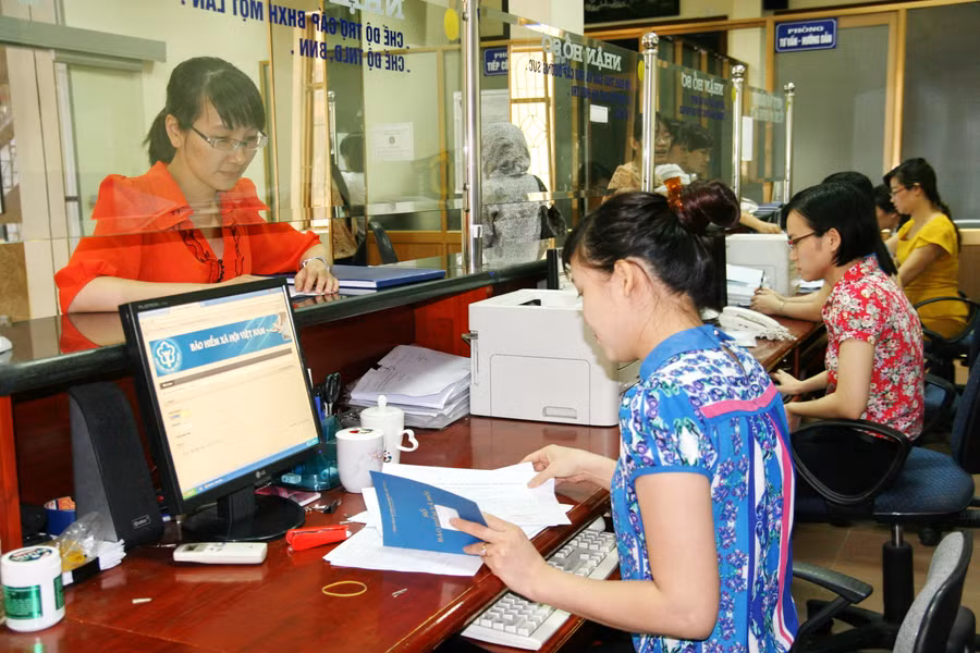 Nhiều quyền lợi về BHXH của người lao động tăng lên theo mức lương cơ sở mới (Ảnh minh họa)