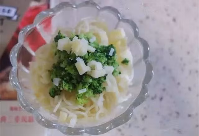 Sử dụng phô mai tươi để làm món mì thơm ngon, giúp bé yêu mau cao lớn