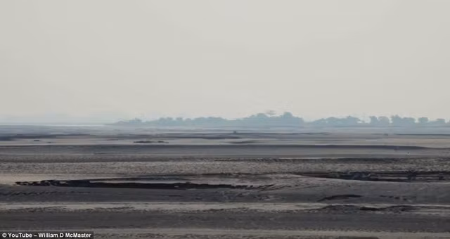 Ban đầu, hòn đảo Majuli là nơi thường xuyên diễn ra hiện tượng xói mòn đất đai.