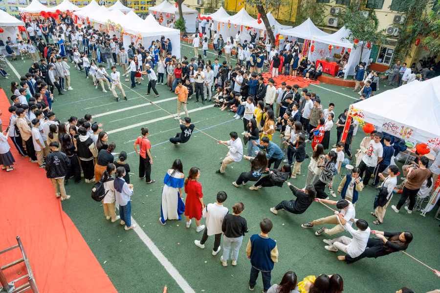 Kéo co cũng là nội dung thu hút đông đảo sự tham gia của các em học sinh.