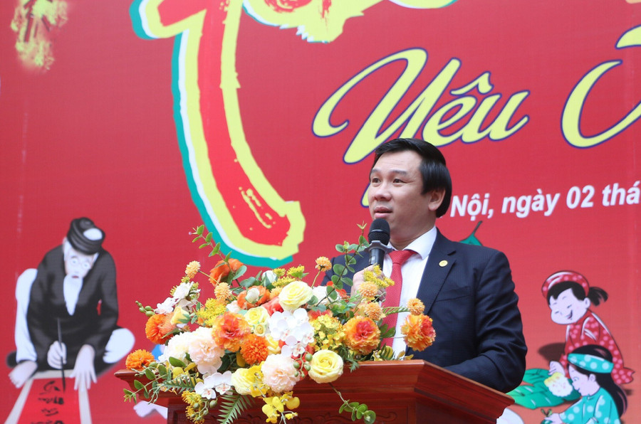 Thầy Nguyễn Văn Công - Chủ tịch Hội đồng, Phó Hiệu trưởng Trường THPT Huỳnh Thúc Kháng chia sẻ về ý nghĩa của ngày hội xuân.