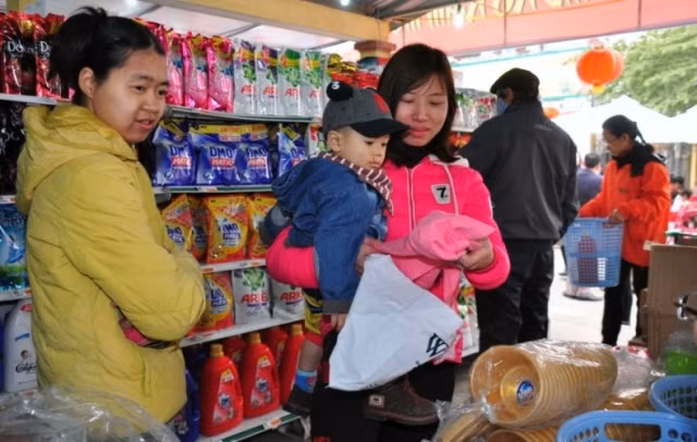 Siêu thị về... thôn