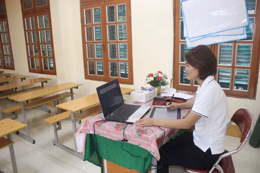 Tình huống giáo viên chuyển sang dạy học trực tuyến