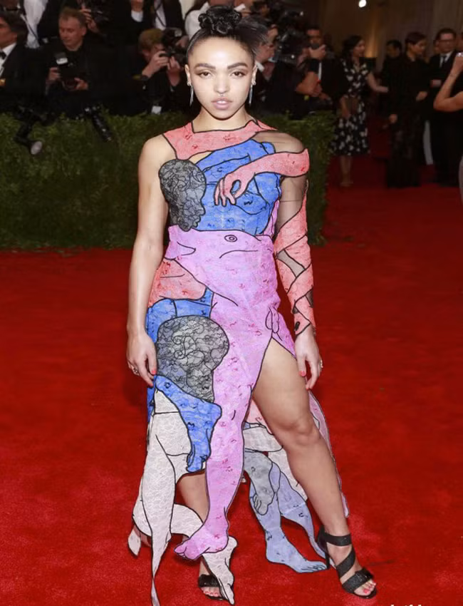 muon kieu thoi trang "khac thuong" khi di ra duong hinh anh 7