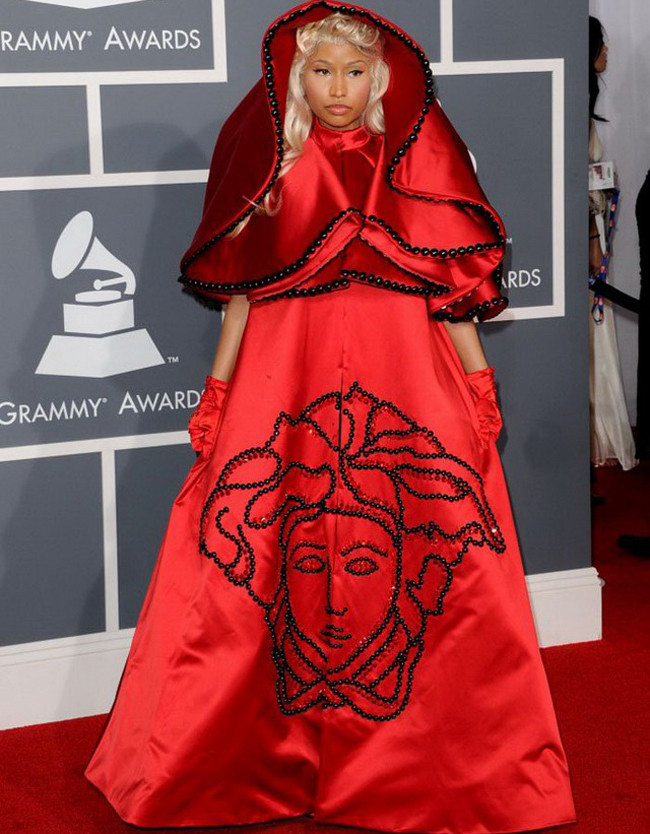 muon kieu thoi trang &quot;khac thuong&quot; khi di ra duong hinh anh 2