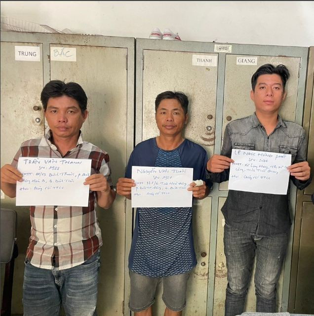 3 đối tượng bị bắt giữ. 3 đối tượng bị bắt giữ.