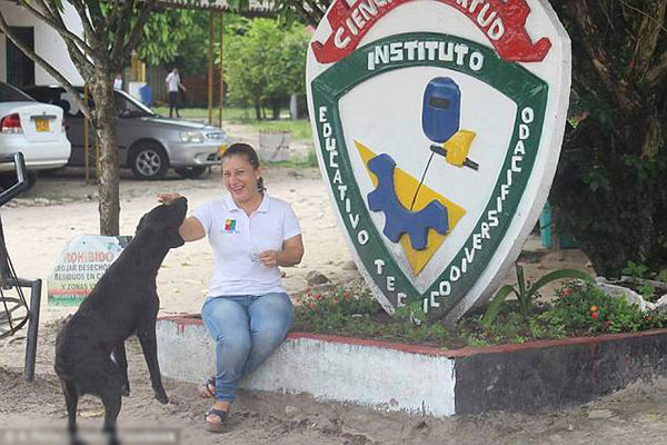 Chú chó được chủ cửa hàng yêu quý và dành cho hai bữa ăn nhẹ mỗi ngày. Con chó rất được lòng của chủ cửa hàng. Ảnh: Dodo.