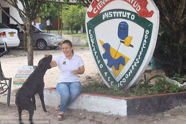 Con chó rất được lòng của chủ cửa hàng. Ảnh: Dodo.