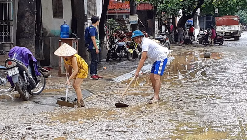 Hà Giang: Xe đặc chủng, xuồng cứu hộ đón thí sinh thi THPT quốc gia