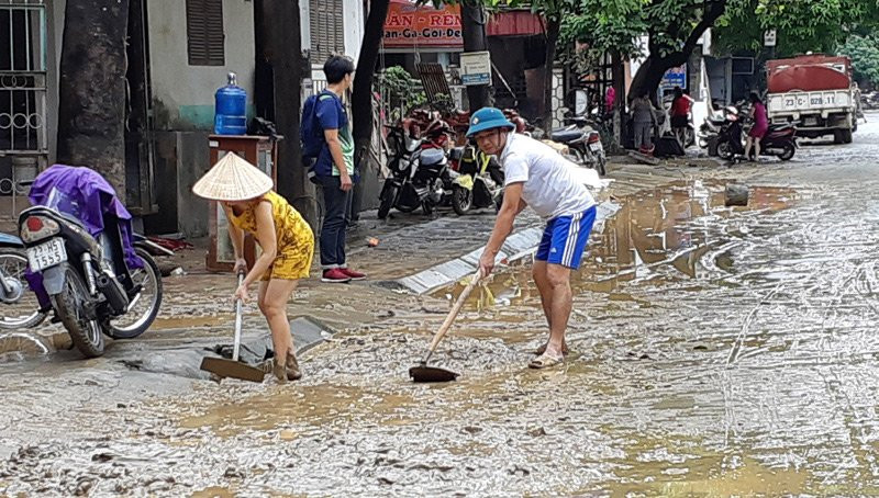 Hà Giang: Xe đặc chủng, xuồng cứu hộ đón thí sinh thi THPT quốc gia