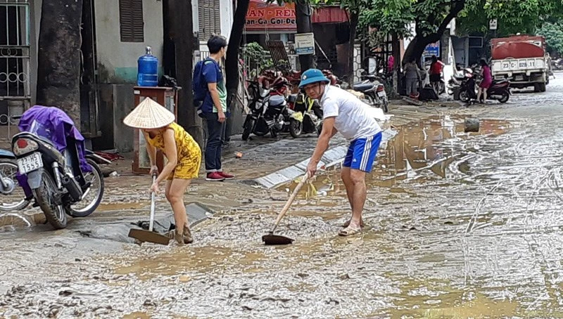 Hà Giang: Xe đặc chủng, xuồng cứu hộ đón thí sinh thi THPT quốc gia