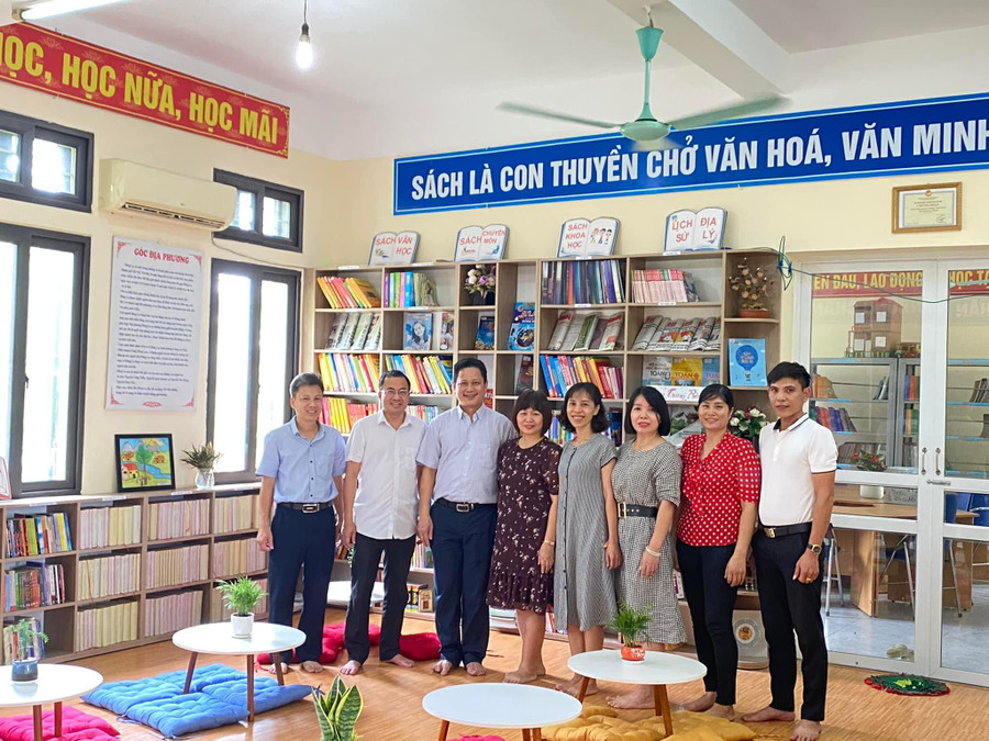 Thư viện Trường THCS Đông La được sắp xếp, bố trí theo hướng thân thiện với người đọc. Thư viện Trường THCS Đông La được sắp xếp, bố trí theo hướng thân thiện với người đọc.