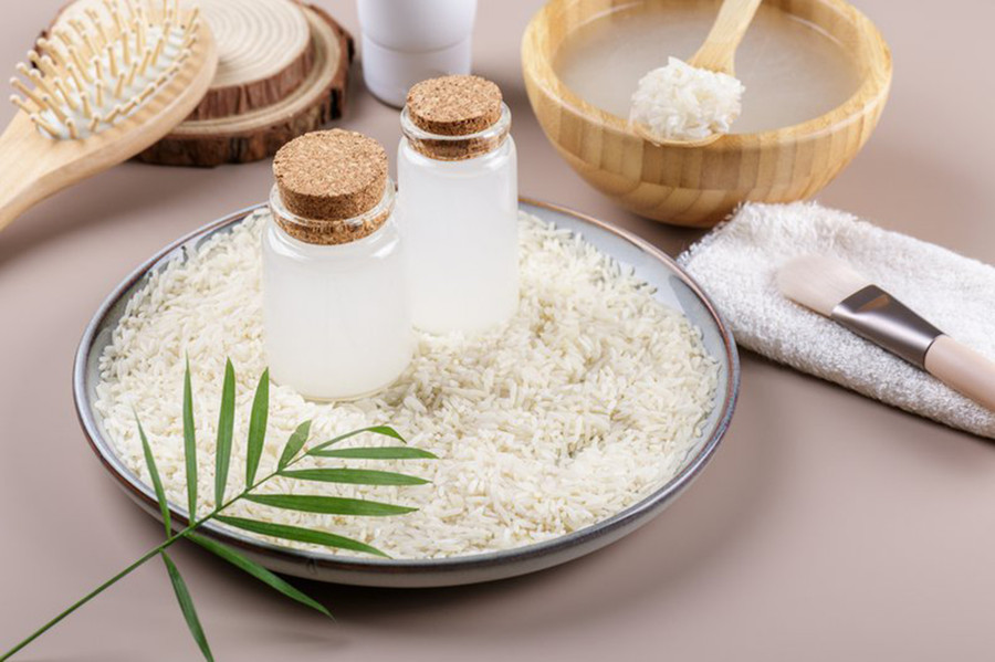 Nước vo gạo là loại nước giàu chất dinh dưỡng còn sót lại sau khi ngâm gạo. Nước vo gạo là loại nước giàu chất dinh dưỡng còn sót lại sau khi ngâm gạo.