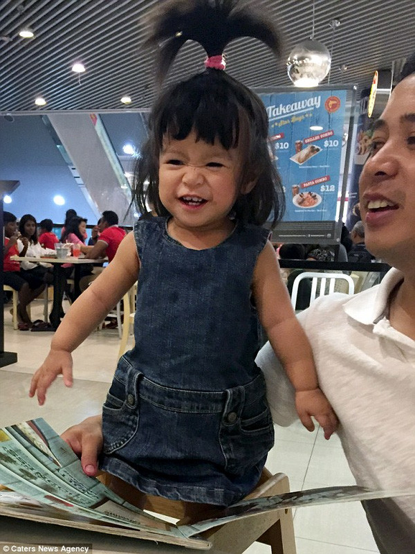 Chiêm ngưỡng bờm sư tử của cô bé có mái tóc khổng lồ nhất thế giới ảnh 1 Chiêm ngưỡng bờm sư tử của cô bé có mái tóc khổng lồ nhất thế giới ảnh 1