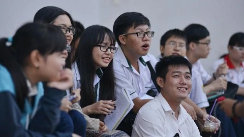 Với giáo viên trẻ, ngoài sự tin yêu của học trò, họ còn rất cần nhận được sự tin tưởng của đồng nghiệp (Ảnh: Đinh Quang Tuấn)