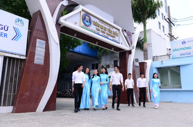 Nộp hồ sơ xét tuyển học bạ là phương án khả thi để tăng khả năng đậu đại học cho thí sinh - Ảnh: Đại học Văn Hiến Nộp hồ sơ xét tuyển học bạ là phương án khả thi để tăng khả năng đậu đại học cho thí sinh - Ảnh: Đại học Văn Hiến