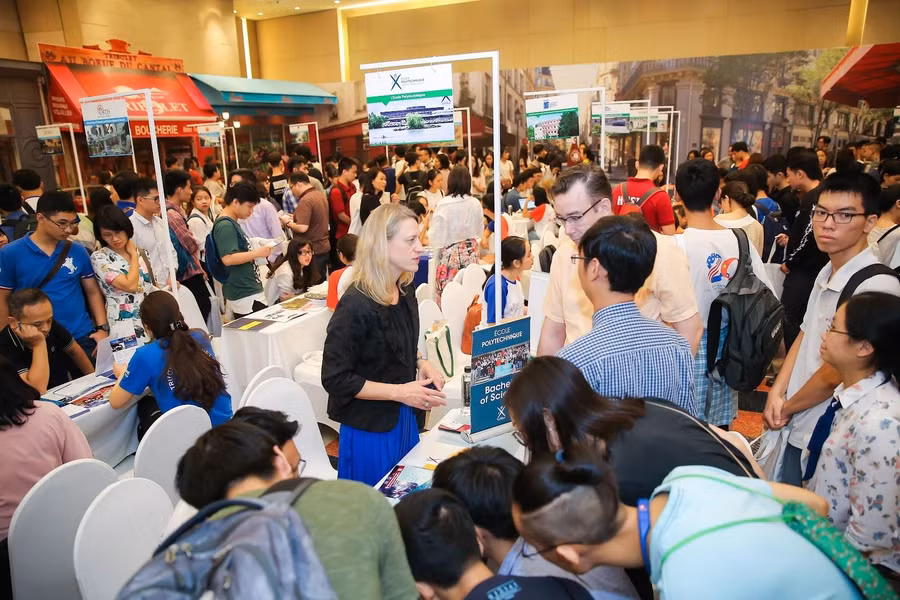 Triển lãm giáo dục đại học Pháp những năm trước thu hút nhiều sự quan tâm của học sinh, phụ huynh.
