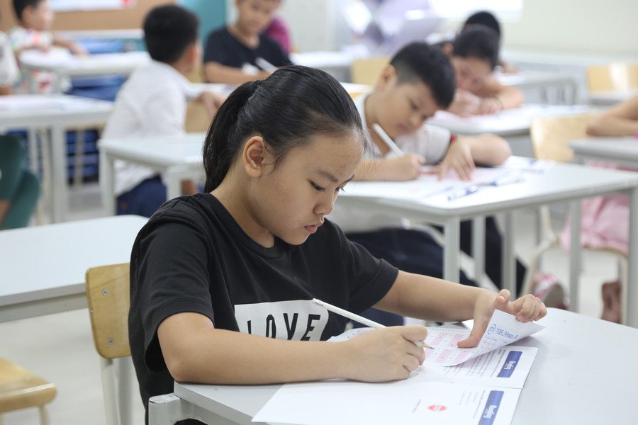 Thí sinh tự tin làm bài thi TOEFL quốc tế