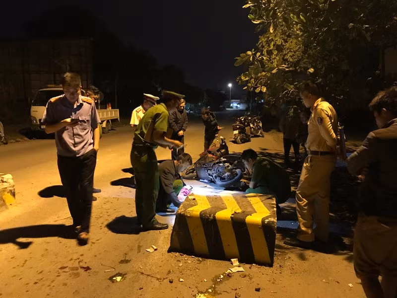 quang ninh: dam vao barie, be gai lop 6 thiet mang hinh 2