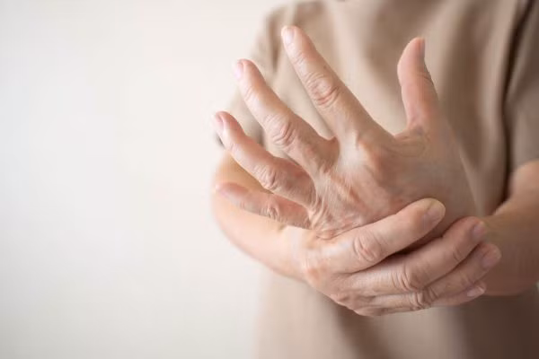 10 biểu hiện bất thường trên tay đang ngầm tố cáo” hàng loạt vấn đề sức khỏe mà bạn không ngờ đến-4