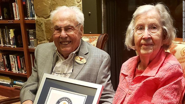 Doi vo chong nguoi My tro thanh cap doi gia nhat the gioi