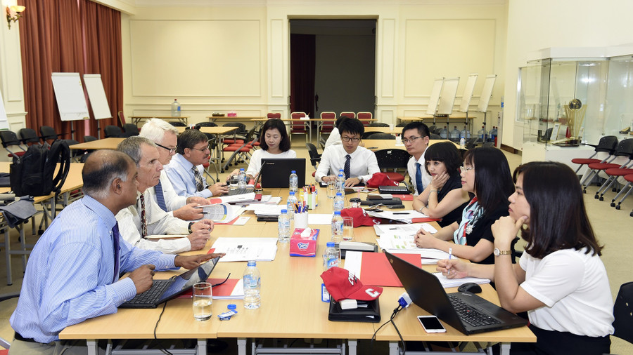 Giáo sư ĐH Cornell và VinUni cùng thiết kế mô hình quản trị tinh hoa, đặc biệt là chính sách thu hút các Giáo sư xuất sắc cho VinUni Giáo sư ĐH Cornell và VinUni cùng thiết kế mô hình quản trị tinh hoa, đặc biệt là chính sách thu hút các Giáo sư xuất sắc cho VinUni