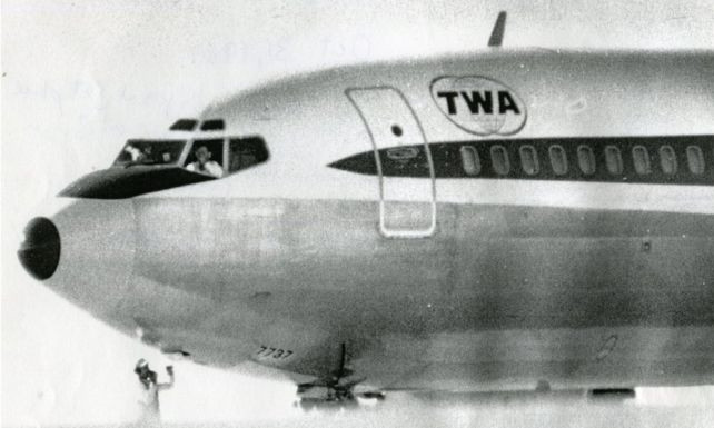 Máy bay TWA85 bị không tặc khống chế tại Bangor năm 1969. Ảnh: Bangor Daily News.