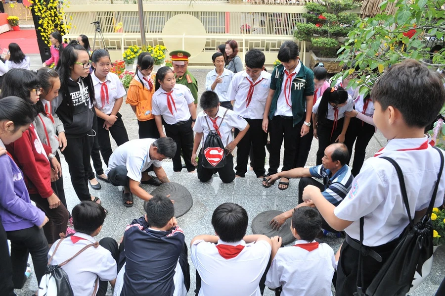 HS TP Cần Thơ tham gia trải nghiệm tại Bảo tàng thành phố.