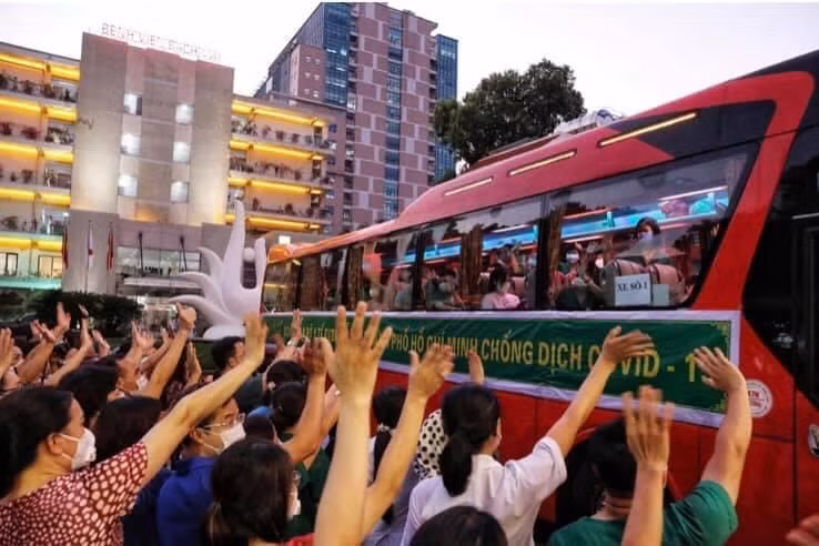 Giao lưu trực tuyến "Gương sáng thầy cô giữa tâm dịch Covid-19" ảnh 87