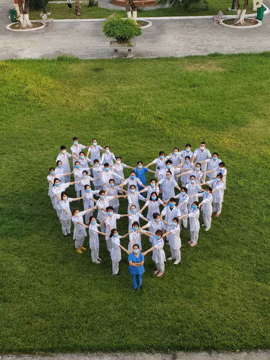 Đoàn giáo viên, sinh viên Trường Cao đẳng Y tế Bạch Mai hỗ trợ phòng chống dịch Covid-19 tại Bắc Giang.