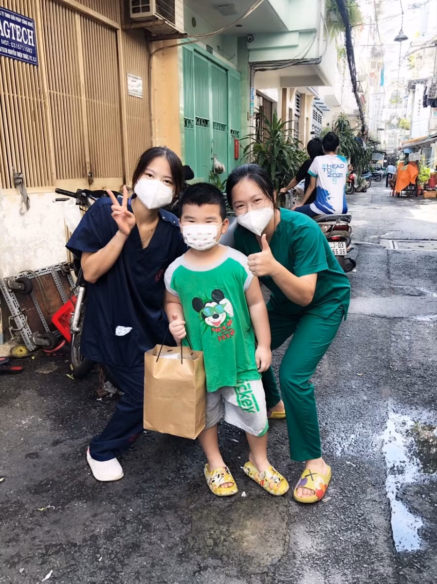 Giao lưu trực tuyến "Gương sáng thầy cô giữa tâm dịch Covid-19" ảnh 66