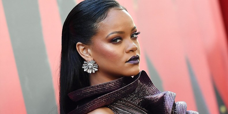 Rihanna là ca sĩ nữ giàu nhất thế giới. Rihanna là ca sĩ nữ giàu nhất thế giới.