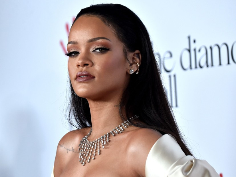 Rihanna ngày càng thành công trên con đường kinh doanh mỹ phẩm và làm đẹp. Rihanna ngày càng thành công trên con đường kinh doanh mỹ phẩm và làm đẹp.