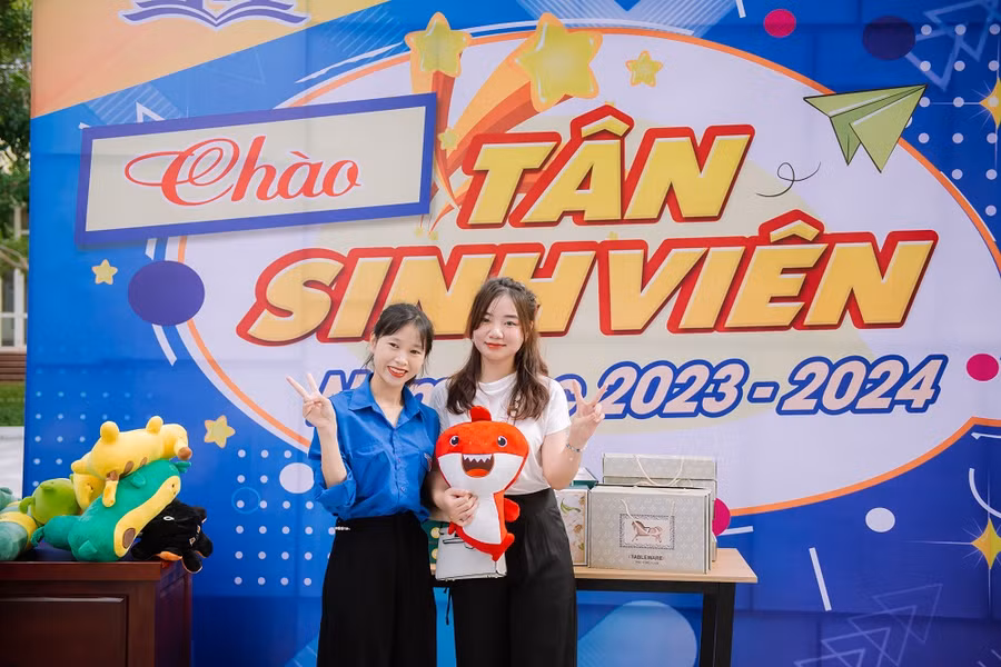 Rộn ràng tân sinh viên Phân hiệu Đại học Thái Nguyên tại Lào Cai ngày nhập học.