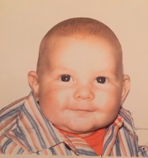 15 em be co khuon mat “gia” nhu nguoi lon hinh anh 15