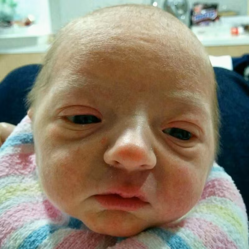 15 em be co khuon mat “gia” nhu nguoi lon hinh anh 5