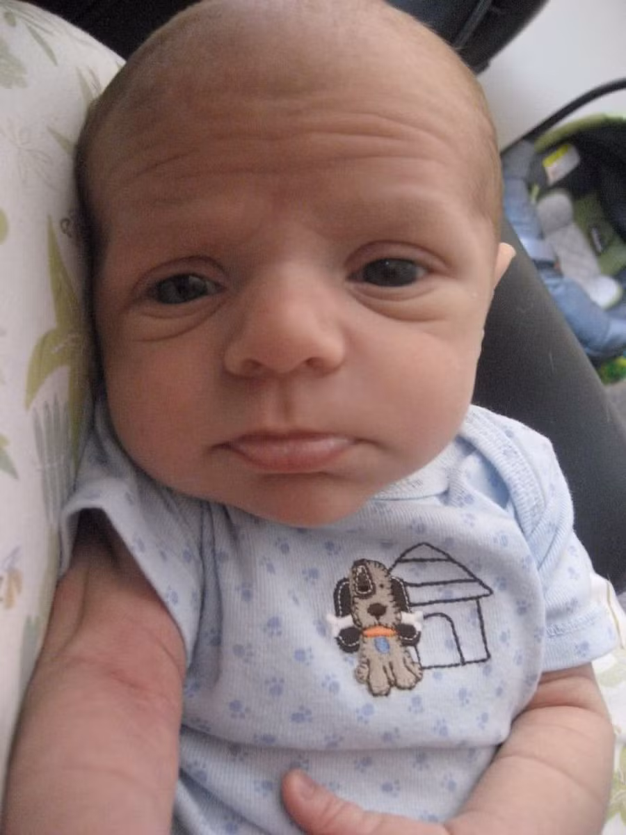 15 em be co khuon mat “gia” nhu nguoi lon hinh anh 9