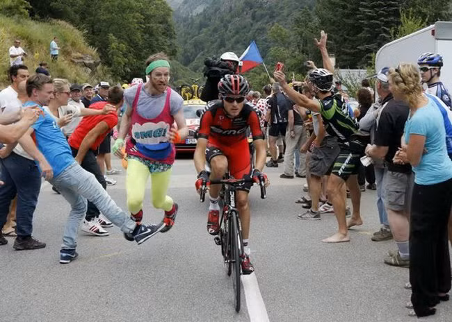 cuoi nga nghieng voi nhung hinh anh hai huoc hinh anh 13