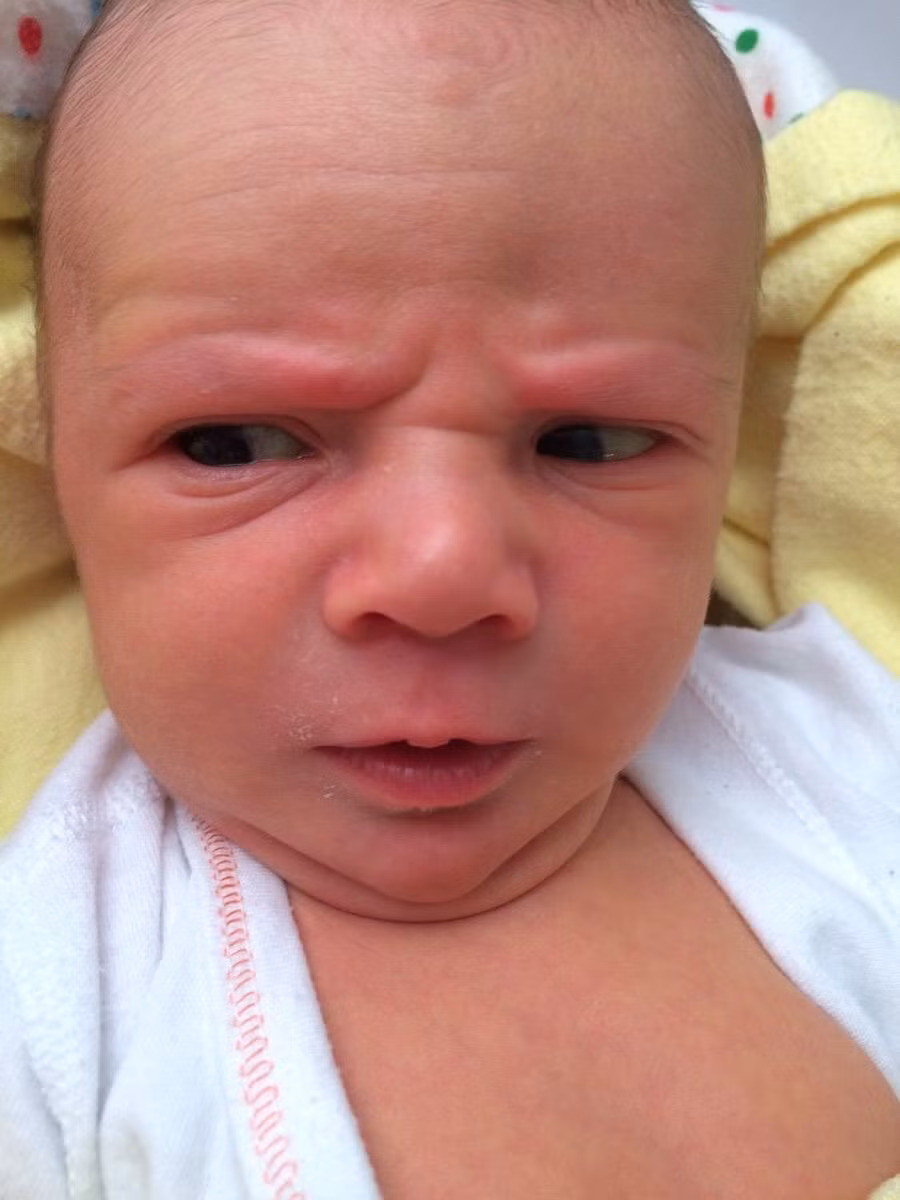 15 em be co khuon mat “gia” nhu nguoi lon hinh anh 7