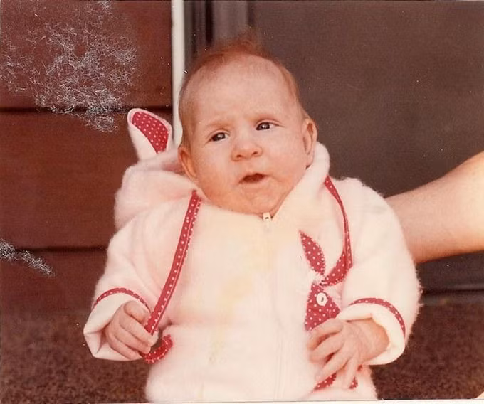 15 em be co khuon mat “gia” nhu nguoi lon hinh anh 2