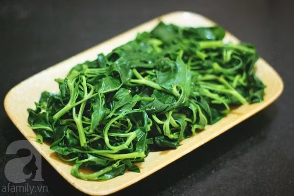 Bỏ ngay 3 thói quen sai lầm này khi ăn rau muống nếu không muốn rước họa vào thân, hại sức khỏe-3