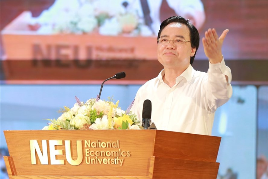 Bộ trưởng Bộ GD&ĐT Phùng Xuân Nhạ phát biểu chỉ đạo tại Hội nghị trực tuyến về công tác tuyển sinh năm 2019 và thực hiện Luật sửa đổi, bổ sung một số điều của Luật Giáo dục đại học (Ảnh: gdtd.vn) Bộ trưởng Bộ GD&ĐT Phùng Xuân Nhạ phát biểu chỉ đạo tại Hội nghị trực tuyến về công tác tuyển sinh năm 2019 và thực hiện Luật sửa đổi, bổ sung một số điều của Luật Giáo dục đại học (Ảnh: gdtd.vn)