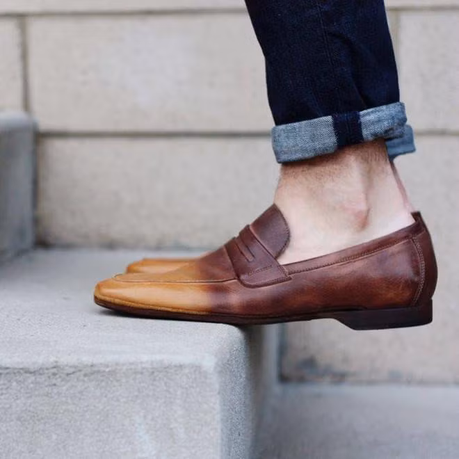 Mặc suit nên mang giày gì chuẩn nhất? ảnh 7 Mac suit nen phoi giay tay nhu the nao? hinh anh 7