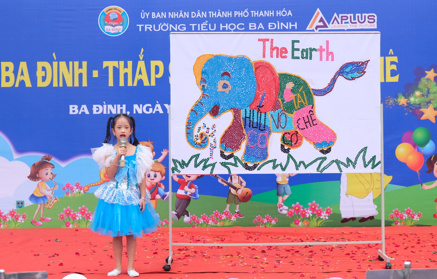 Mô hình bảo vệ môi trường của học sinh được đánh giá có sự sáng tạo độc đáo. (Ảnh: NT)