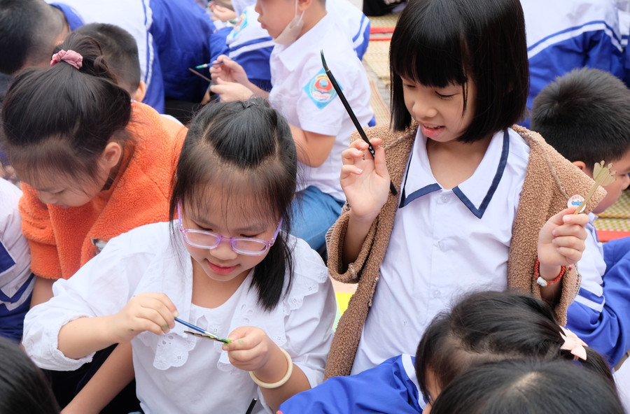 Học sinh được thể hiện khả năng sáng tạo sau những giờ học khô khan. (Ảnh: NT)